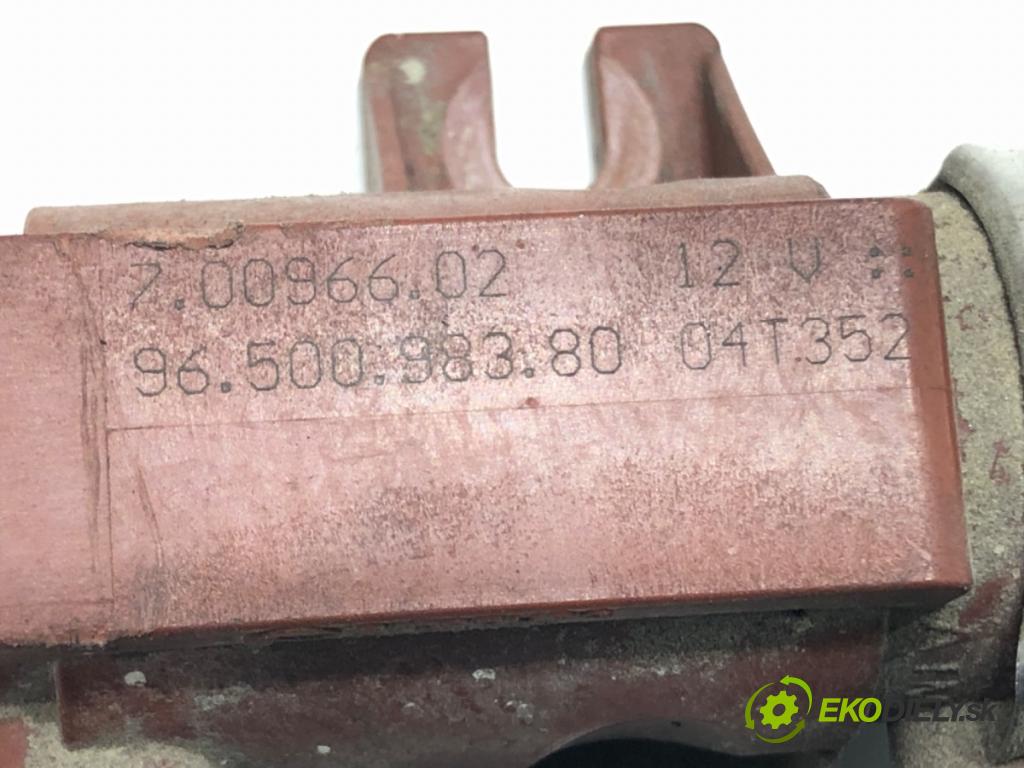 VOLVO V50 (545) 2003 - 2012    2.0 D 100 kW [136 KM] olej napędowy 2004 - 2010  Regulátor tlaku paliva 9650098380 (Ostatné)