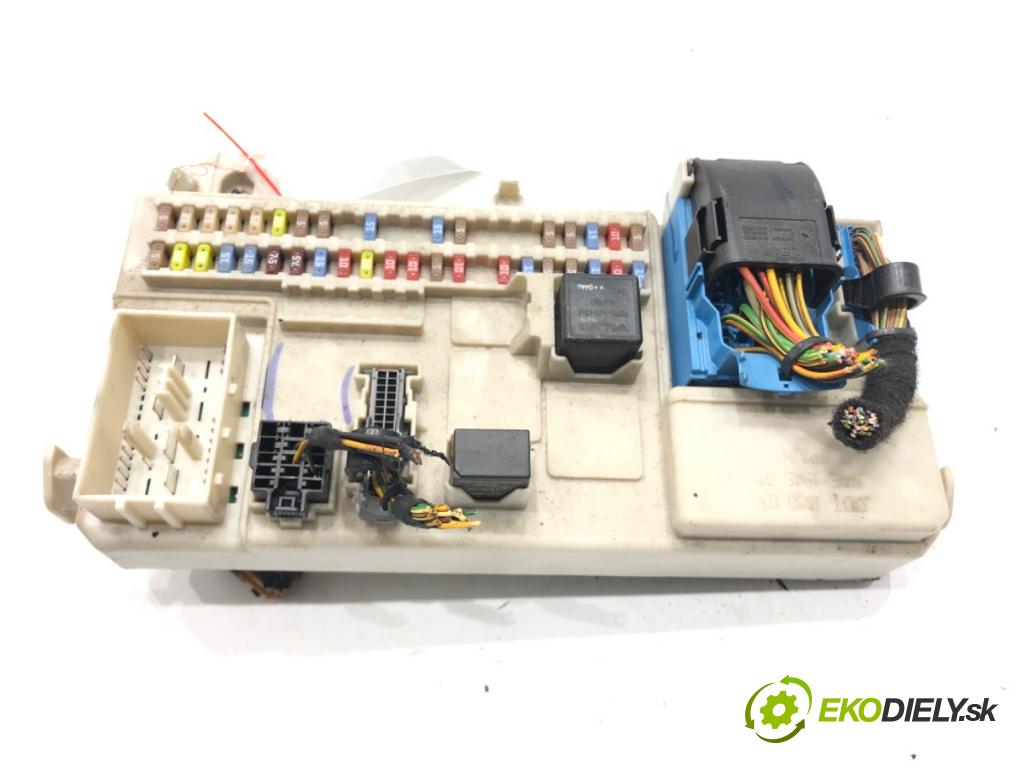 VOLVO V50 (545) 2003 - 2012    2.0 D 100 kW [136 KM] olej napędowy 2004 - 2010  modul BSI 8690720 (Pojistkové skříňky)