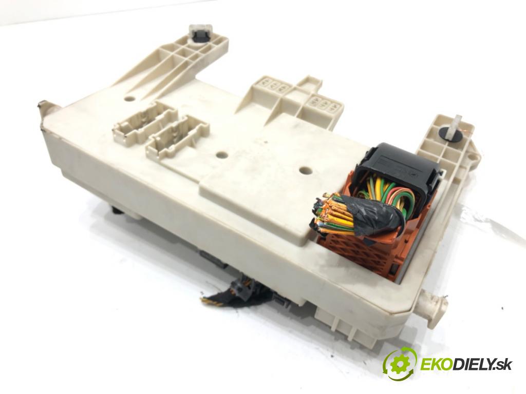 VOLVO V50 (545) 2003 - 2012    2.0 D 100 kW [136 KM] olej napędowy 2004 - 2010  modul BSI 8690720 (Pojistkové skříňky)