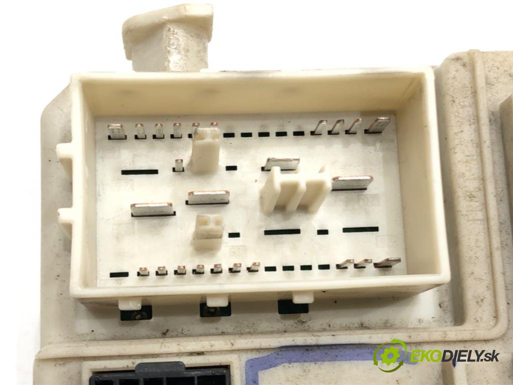 VOLVO V50 (545) 2003 - 2012    2.0 D 100 kW [136 KM] olej napędowy 2004 - 2010  modul BSI 8690720 (Pojistkové skříňky)