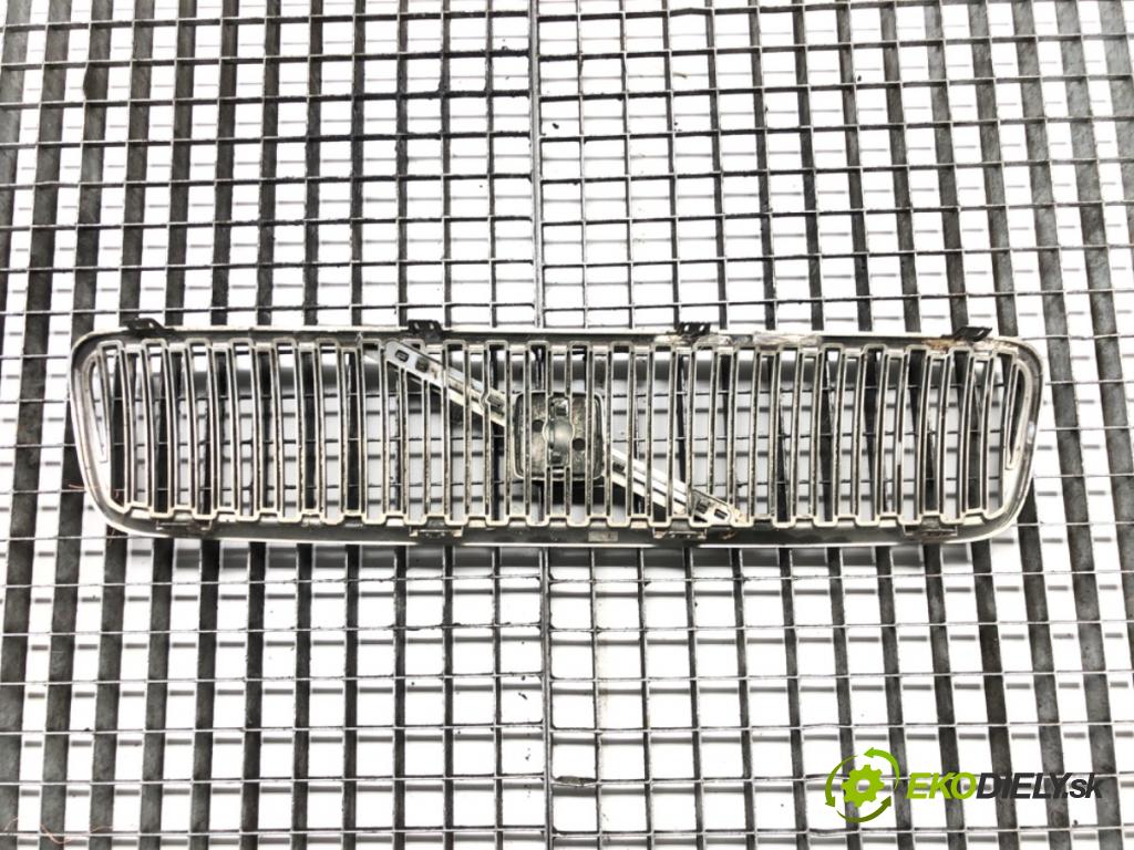 VOLVO V50 (545) 2003 - 2012    2.0 D 100 kW [136 KM] olej napędowy 2004 - 2010  Mriežka maska 08678680 (Mriežky, masky)