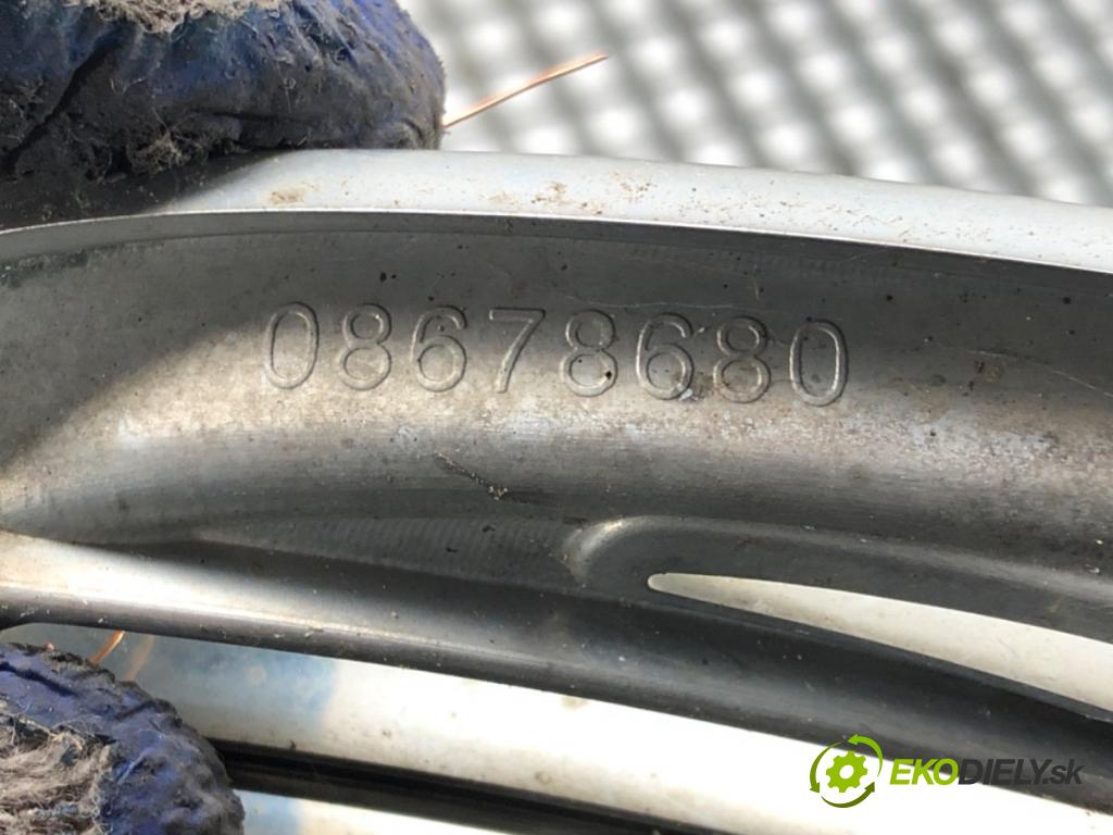 VOLVO V50 (545) 2003 - 2012    2.0 D 100 kW [136 KM] olej napędowy 2004 - 2010  Mriežka maska 08678680 (Mriežky, masky)