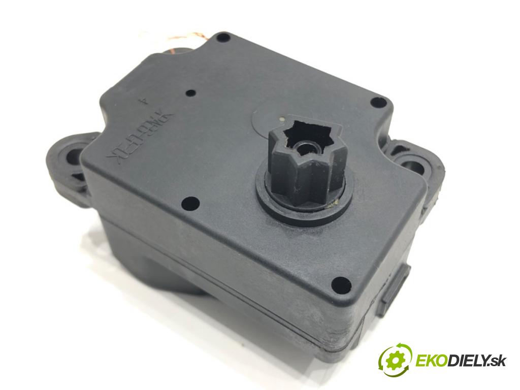 VOLVO V50 (545) 2003 - 2012    2.0 D 100 kW [136 KM] olej napędowy 2004 - 2010  motorek topení 4N5H-19E616-AC (Motorky topení)