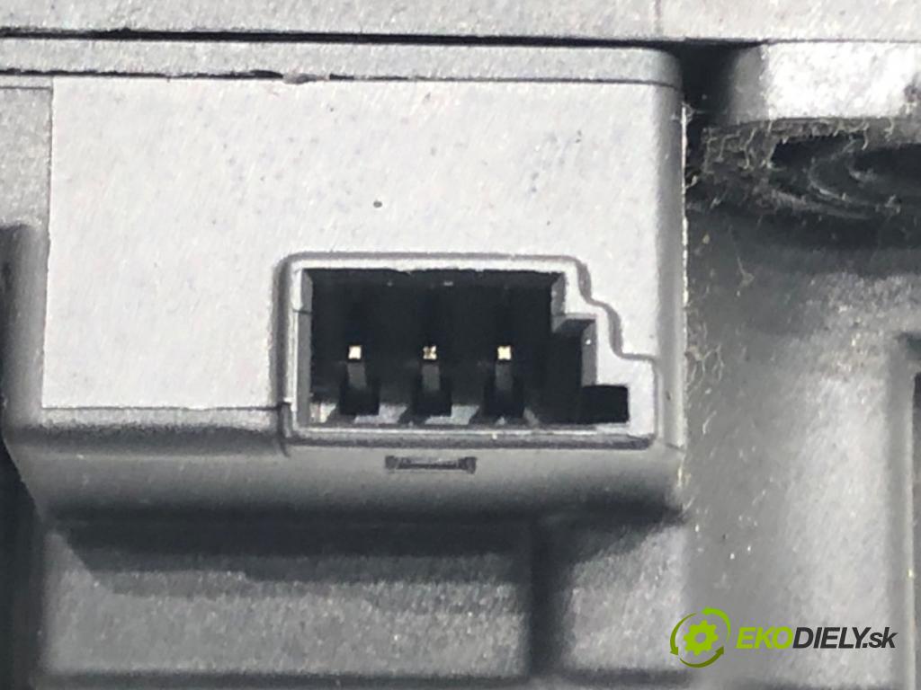 VOLVO V50 (545) 2003 - 2012    2.0 D 100 kW [136 KM] olej napędowy 2004 - 2010  motorek topení 4N5H-19E616-AC (Motorky topení)