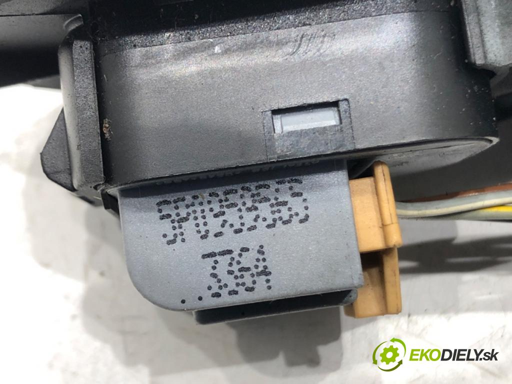 SEAT ALTEA (5P1) 2004 - 2022    1.9 TDI 77 kW [105 KM] olej napędowy 2004 - 2022  Prepínač nastavenia spätných zrkadiel 5P0959565 (Prepínače, spínače, tlačidlá a ovládače kúrenia)
