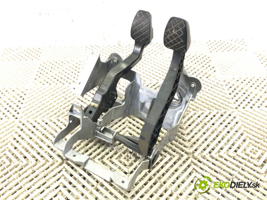 AUDI A4 B8 Avant (8K5) 2007 - 2015    2.0 TDI 105 kW [143 KM] olej napędowy 2008 - 2015  PEDÁL: manuálne 8K1721117 (Pedále)