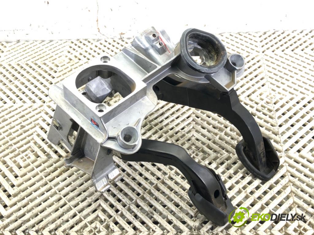 AUDI A4 B8 Avant (8K5) 2007 - 2015    2.0 TDI 105 kW [143 KM] olej napędowy 2008 - 2015  PEDÁL: manuálne 8K1721117 (Pedále)