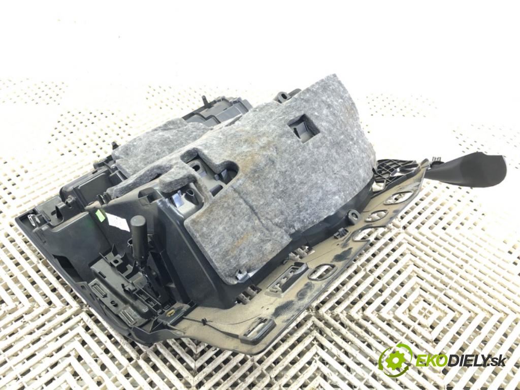 AUDI A4 B8 Avant (8K5) 2007 - 2015    2.0 TDI 105 kW [143 KM] olej napędowy 2008 - 2015  Priehradka, kastlík spolujazdca  (Priehradky, kastlíky)