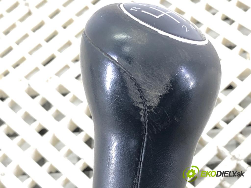 AUDI A4 B8 Avant (8K5) 2007 - 2015    2.0 TDI 105 kW [143 KM] olej napędowy 2008 - 2015  Kulisa 8K0711025K (Rýchlostné páky / kulisy)