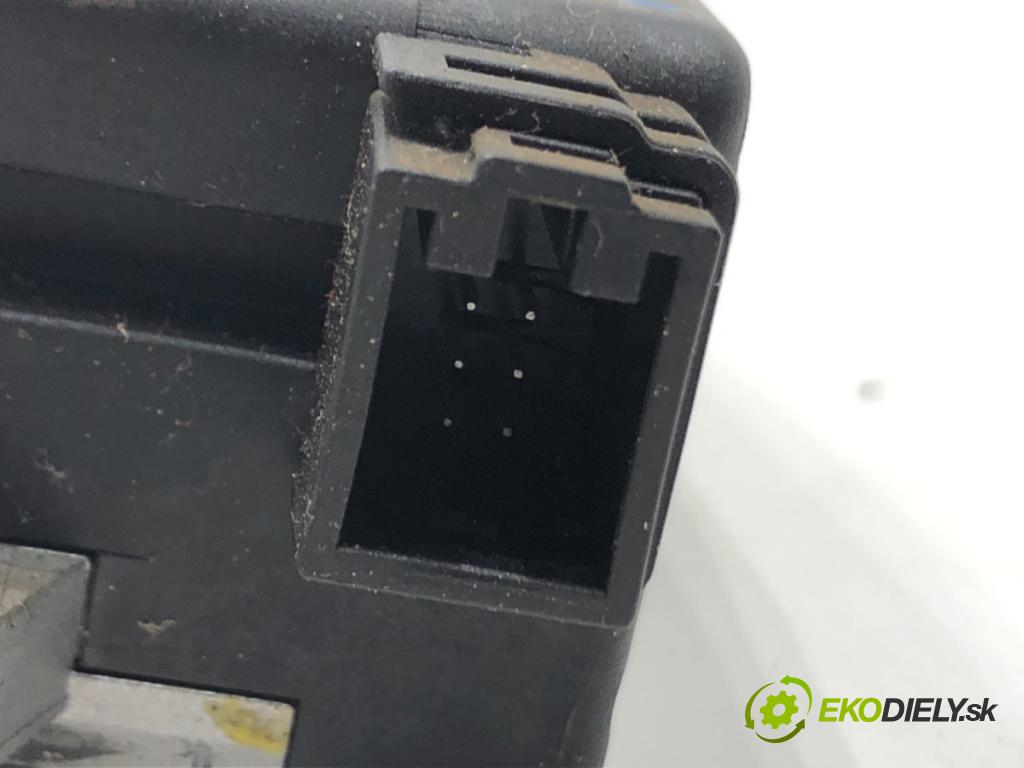 AUDI A4 B8 Avant (8K5) 2007 - 2015    2.0 TDI 105 kW [143 KM] olej napędowy 2008 - 2015  blokáda volantu 8K0905852D (Ostatné)