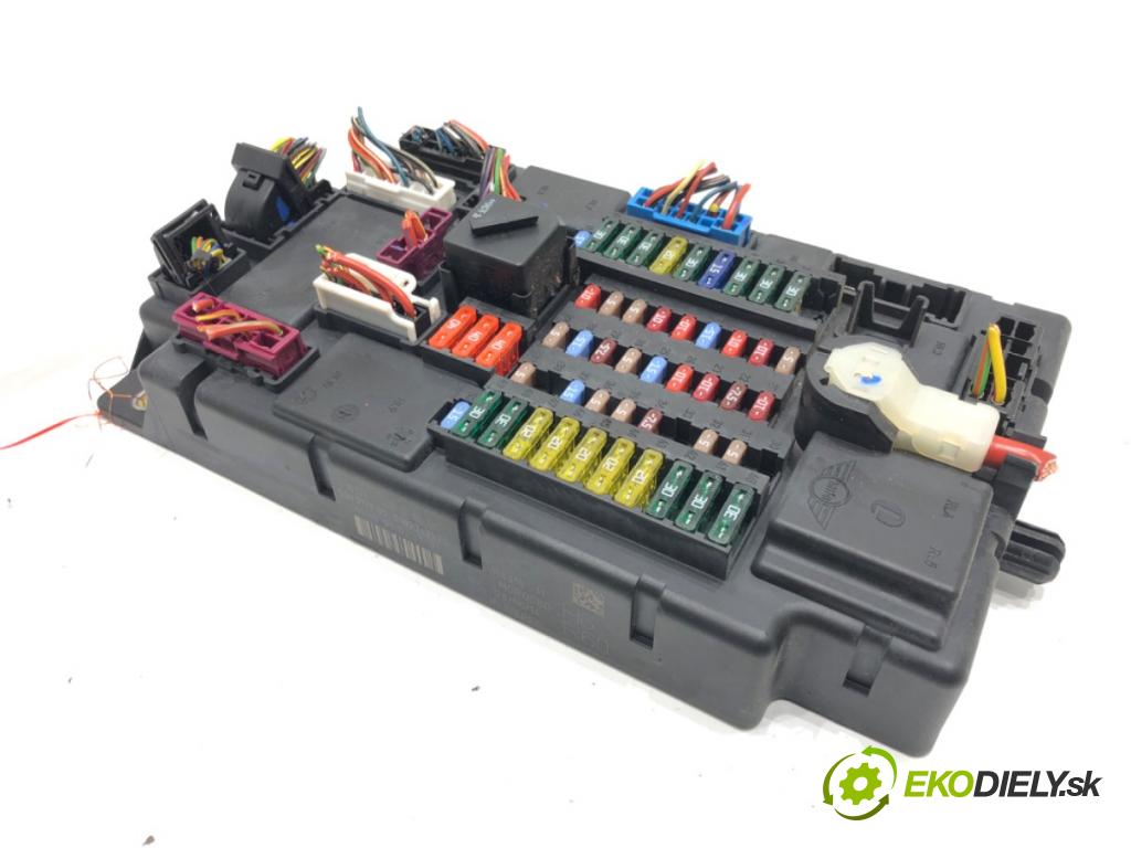 MINI MINI COUNTRYMAN (R60) 2010 - 2016    Cooper 90 kW [122 KM] benzyna 2010 - 2016  skříňka poistková 9813233 (Pojistkové skříňky)