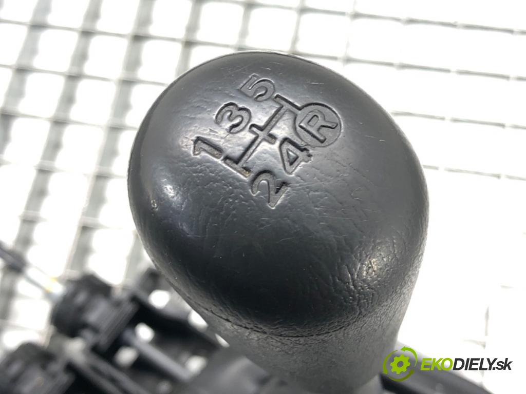 TOYOTA AYGO (_B1_) 2005 - 2014    1.4 HDi (WNB10_) 40 kW [54 KM] olej napędowy 2005 - 2010  Kulisa 33530-0H010 (Rýchlostné páky / kulisy)