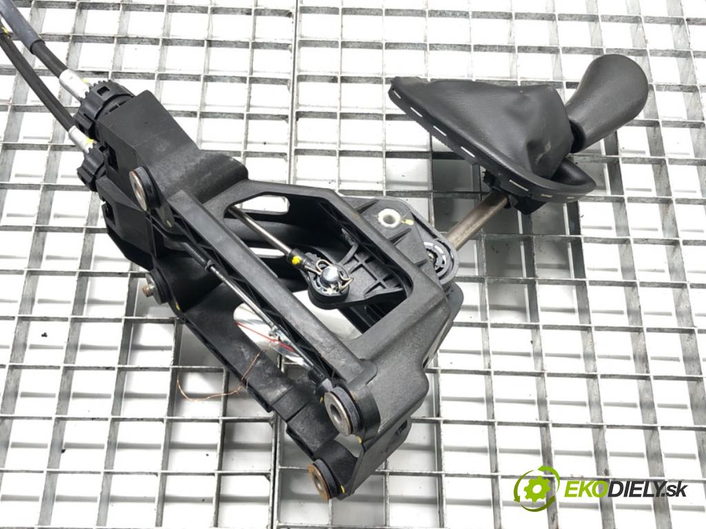 TOYOTA AYGO (_B1_) 2005 - 2014    1.4 HDi (WNB10_) 40 kW [54 KM] olej napędowy 2005 - 2010  Kulisa 33530-0H010 (Rýchlostné páky / kulisy)