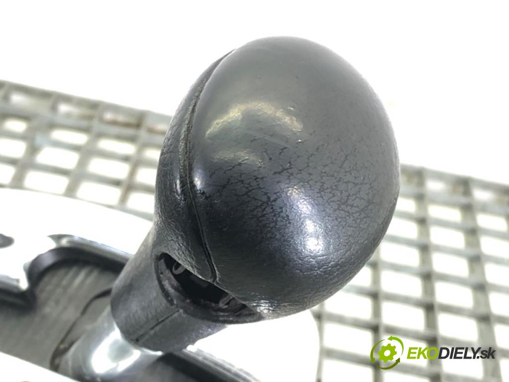 AUDI A6 C5 (4B2) 1997 - 2005    2.4 121 kW [165 KM] benzyna 1997 - 2005  Kulisa 4B0713111AJ (Rýchlostné páky / kulisy)