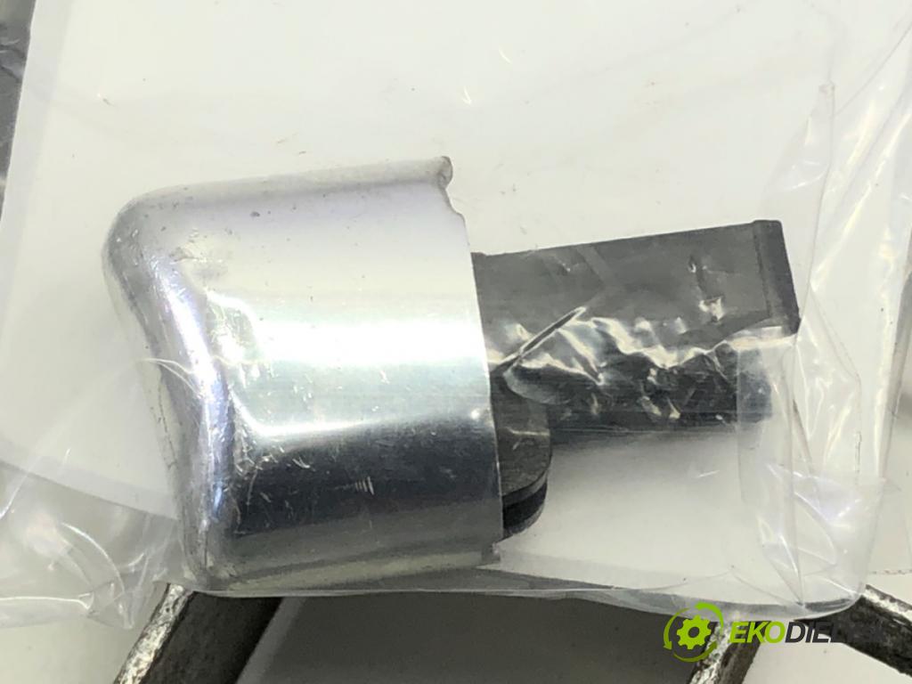 AUDI A6 C5 (4B2) 1997 - 2005    2.4 121 kW [165 KM] benzyna 1997 - 2005  Kulisa 4B0713111AJ (Rýchlostné páky / kulisy)