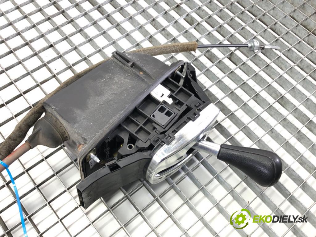 AUDI A6 C5 (4B2) 1997 - 2005    2.4 121 kW [165 KM] benzyna 1997 - 2005  Kulisa 4B0713111AJ (Rýchlostné páky / kulisy)