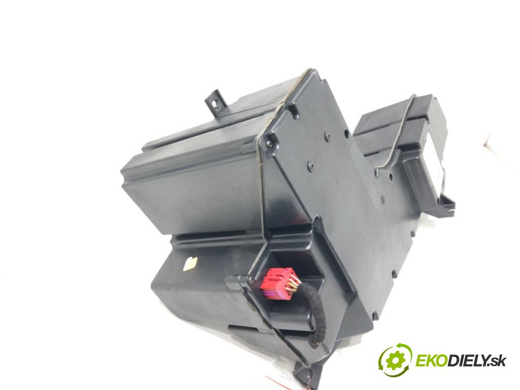 AUDI A6 C5 (4B2) 1997 - 2005    2.4 121 kW [165 KM] benzyna 1997 - 2005  subwoofer 4B5035382 (Audio zariadenia)