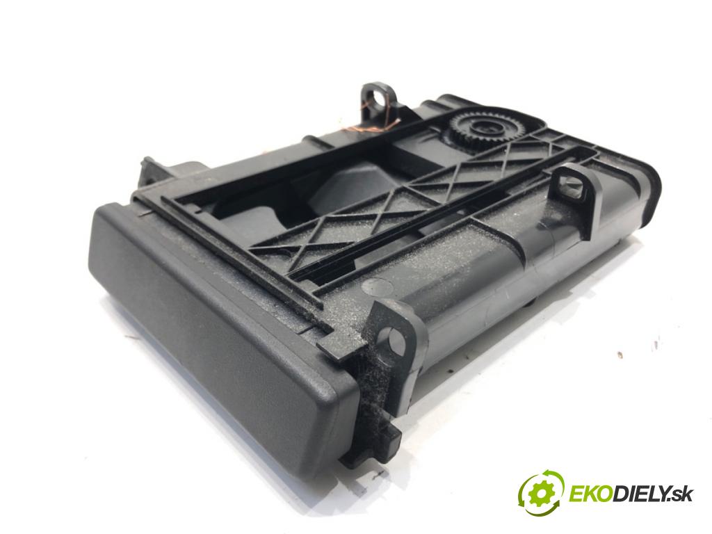 TOYOTA AURIS (_E15_) 2006 - 2012    1.6 (ZRE151_) 91 kW [124 KM] benzyna 2007 - 2012  Držiak na nápoje 55620-02110 (Úchyty, držiaky na nápoje)