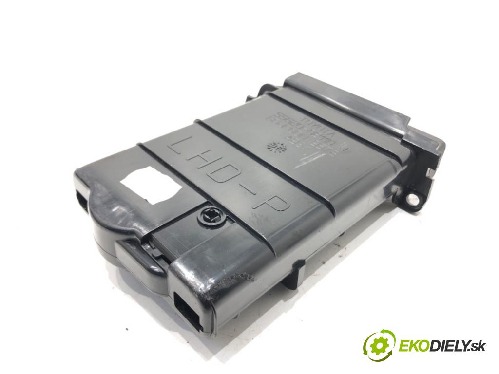 TOYOTA AURIS (_E15_) 2006 - 2012    1.6 (ZRE151_) 91 kW [124 KM] benzyna 2007 - 2012  Držiak na nápoje 55620-02110 (Úchyty, držiaky na nápoje)