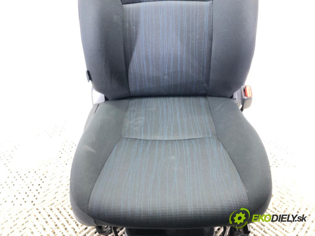 TOYOTA AURIS (_E15_) 2006 - 2012    1.6 (ZRE151_) 91 kW [124 KM] benzyna 2007 - 2012  Sedadlo pravy predný