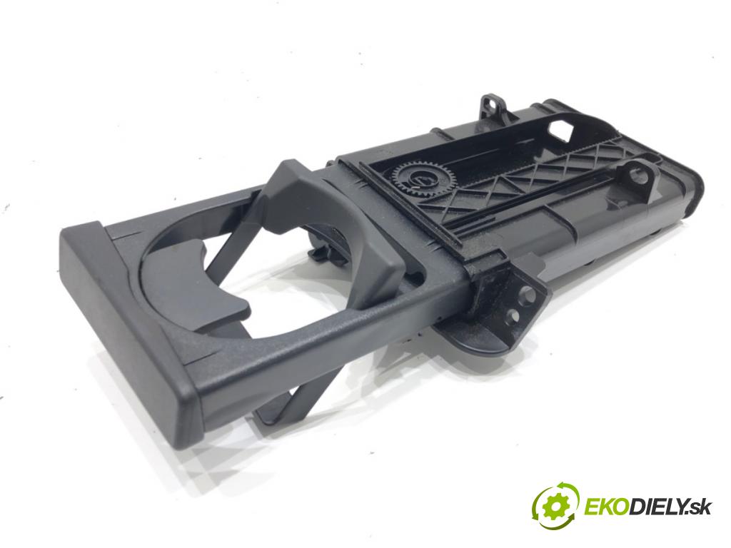 TOYOTA AURIS (_E15_) 2006 - 2012    1.6 (ZRE151_) 91 kW [124 KM] benzyna 2007 - 2012  Držiak na nápoje 55620-02090 (Úchyty, držiaky na nápoje)