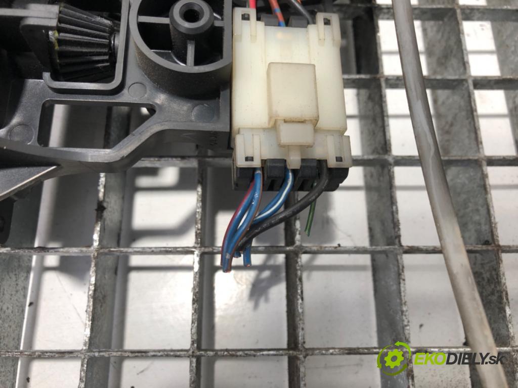 OPEL MONTEREY B (M98) 1998 - 1999    3.0 DTI (UBS73D, UBS73G) 117 kW [159 KM] olej napędowy 1998 - 1999  Panel ovládania kúrenia  (Prepínače, spínače, tlačidlá a ovládače kúrenia)