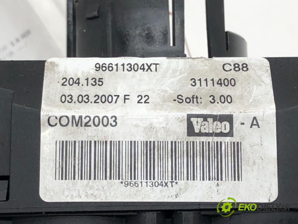 PEUGEOT 407 SW (6E_) 2004 - 2011    1.6 HDi 110 80 kW [109 KM] olej napędowy 2004 - 2010  Prepínač kombinovaný 96611304XT (Prepínače, spínače, tlačidlá a ovládače kúrenia)