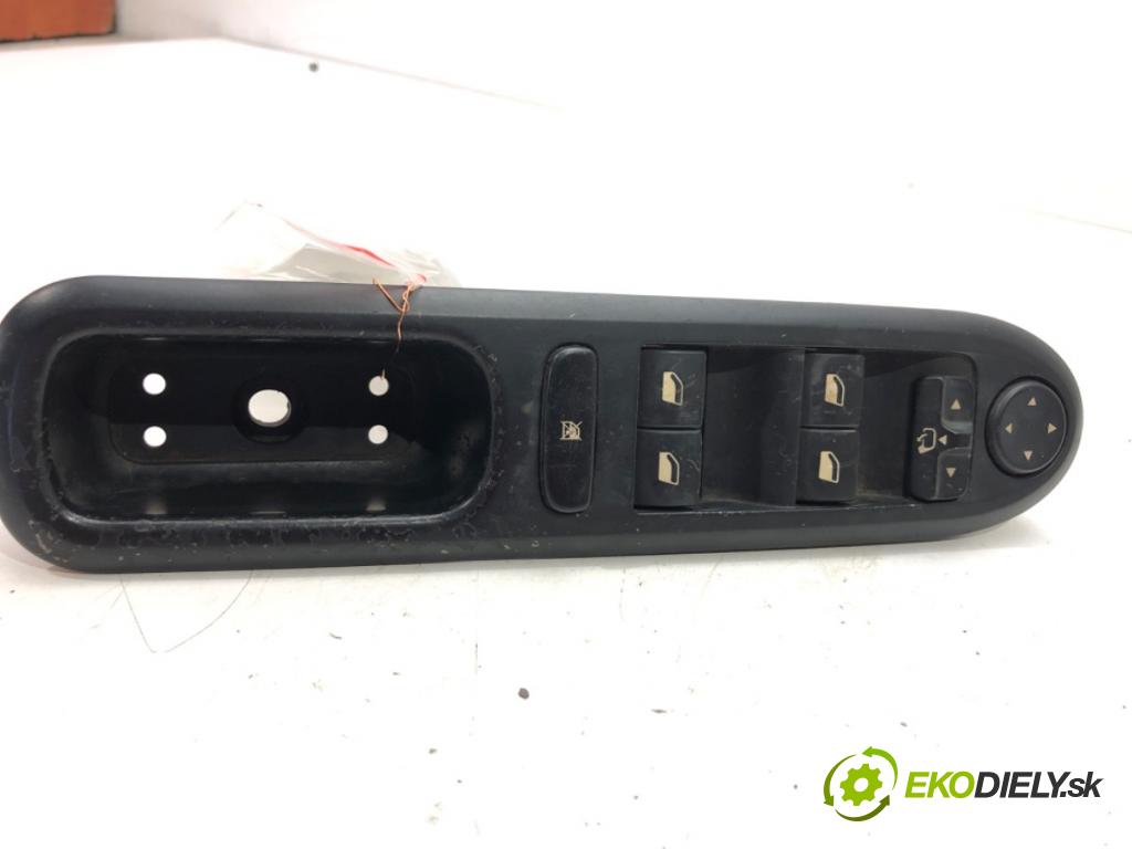 PEUGEOT 407 SW (6E_) 2004 - 2011    1.6 HDi 110 80 kW [109 KM] olej napędowy 2004 - 2010  Prepínač okien 53269704/5 (Prepínače, spínače, tlačidlá a ovládače kúrenia)