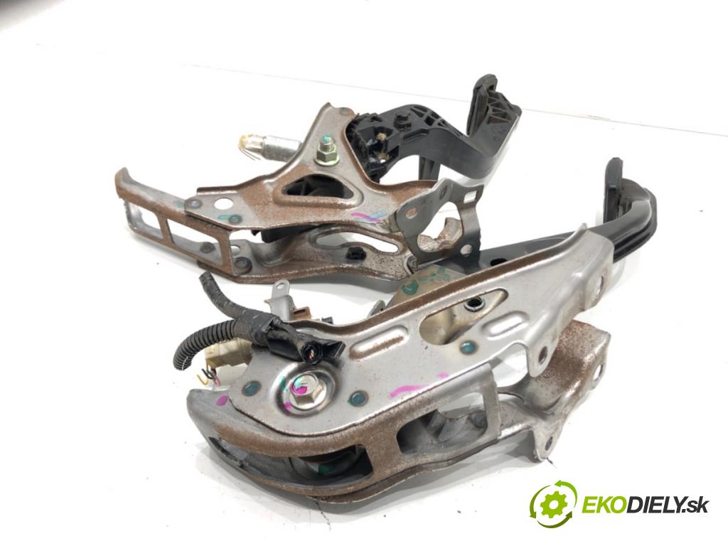 TOYOTA YARIS (_P13_) 2010 - 2022    1.0 (KSP130_) 51 kW [69 KM] benzyna 2010 - 2022  PEDÁL:  (Pedále)