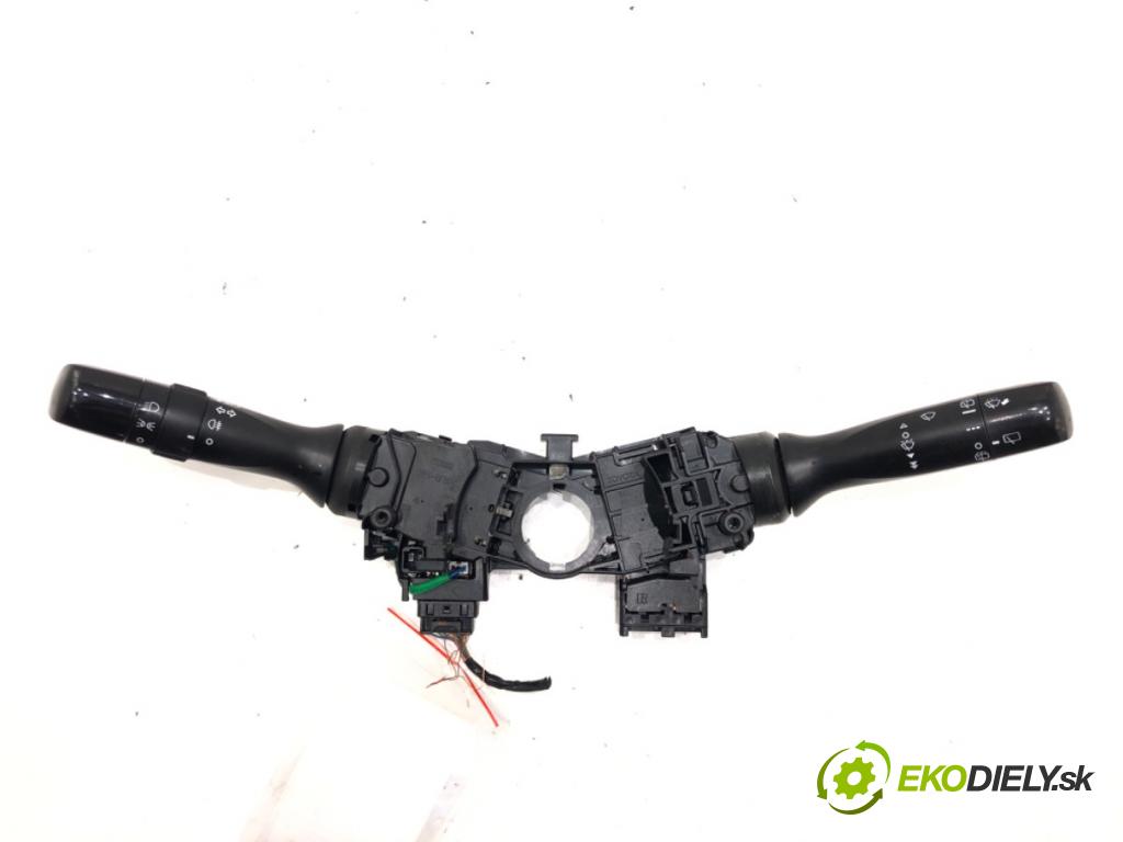 TOYOTA YARIS (_P13_) 2010 - 2022    1.0 (KSP130_) 51 kW [69 KM] benzyna 2010 - 2022  Prepínač kombinovaný  (Prepínače, spínače, tlačidlá a ovládače kúrenia)