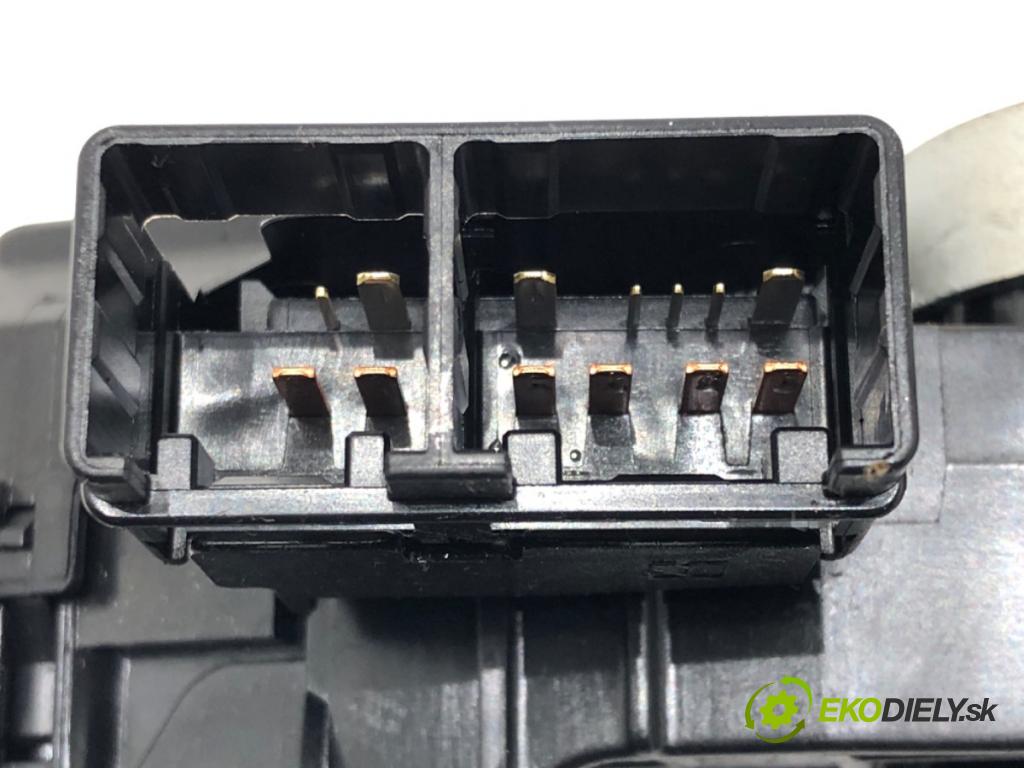 TOYOTA YARIS (_P13_) 2010 - 2022    1.0 (KSP130_) 51 kW [69 KM] benzyna 2010 - 2022  Prepínač kombinovaný  (Prepínače, spínače, tlačidlá a ovládače kúrenia)