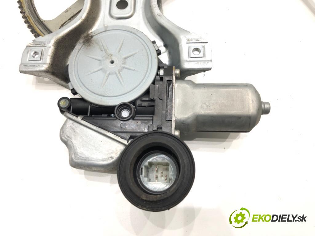 TOYOTA YARIS (_P13_) 2010 - 2022    1.0 (KSP130_) 51 kW [69 KM] benzyna 2010 - 2022  mechanismus okna levý přední část 85720-00210