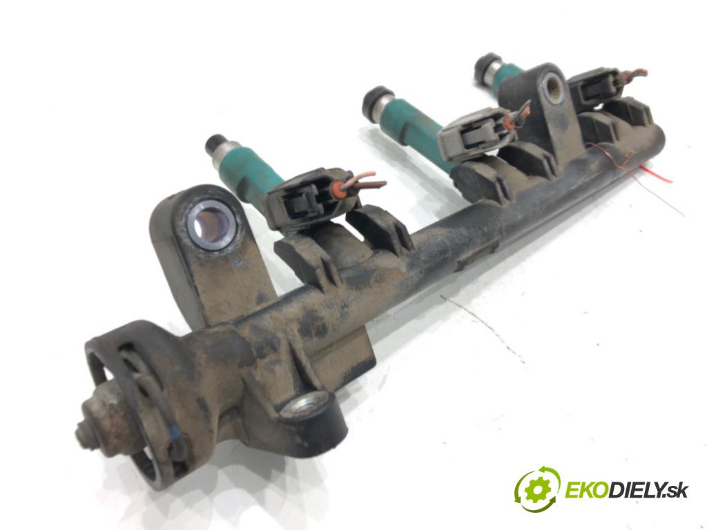 TOYOTA YARIS (_P13_) 2010 - 2022    1.0 (KSP130_) 51 kW [69 KM] benzyna 2010 - 2022  Lišta vstrekovacia  (Vstrekovacie lišty)