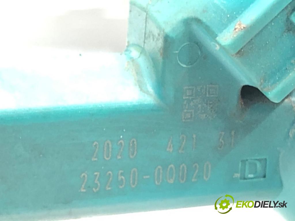 TOYOTA YARIS (_P13_) 2010 - 2022    1.0 (KSP130_) 51 kW [69 KM] benzyna 2010 - 2022  Lišta vstrekovacia  (Vstrekovacie lišty)