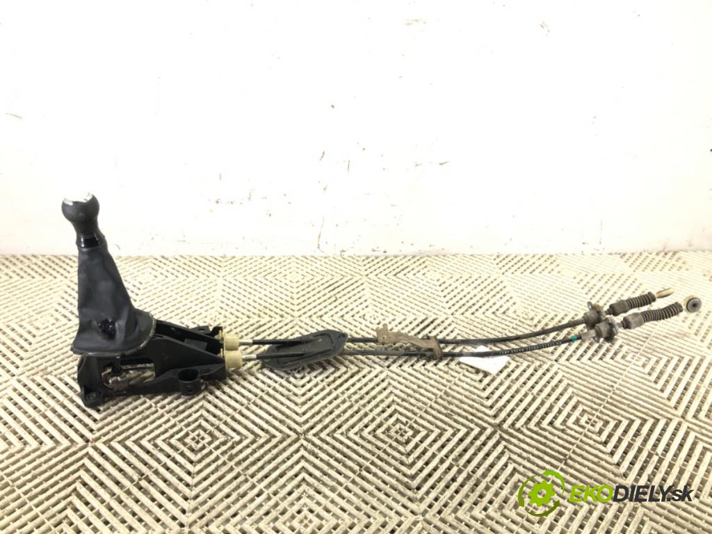 TOYOTA YARIS (_P13_) 2010 - 2022    1.0 (KSP130_) 51 kW [69 KM] benzyna 2010 - 2022  Kulisa  (Rýchlostné páky / kulisy)