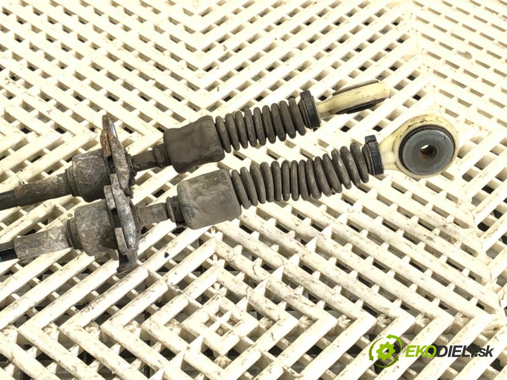 TOYOTA YARIS (_P13_) 2010 - 2022    1.0 (KSP130_) 51 kW [69 KM] benzyna 2010 - 2022  Kulisa  (Rýchlostné páky / kulisy)