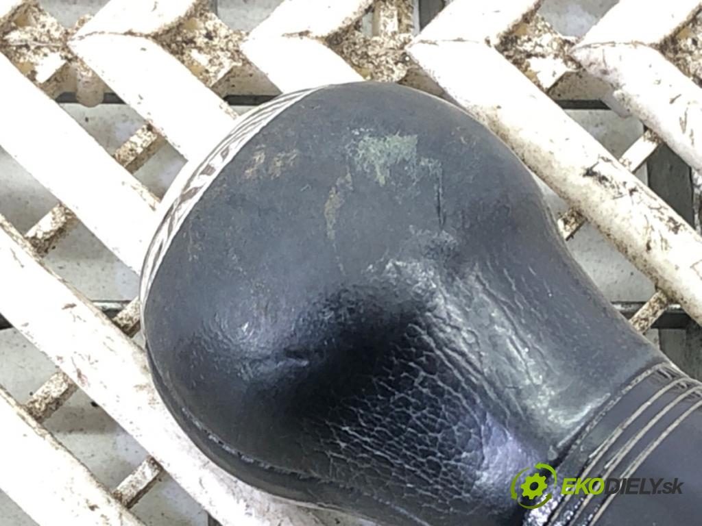 TOYOTA YARIS (_P13_) 2010 - 2022    1.0 (KSP130_) 51 kW [69 KM] benzyna 2010 - 2022  Kulisa  (Rýchlostné páky / kulisy)