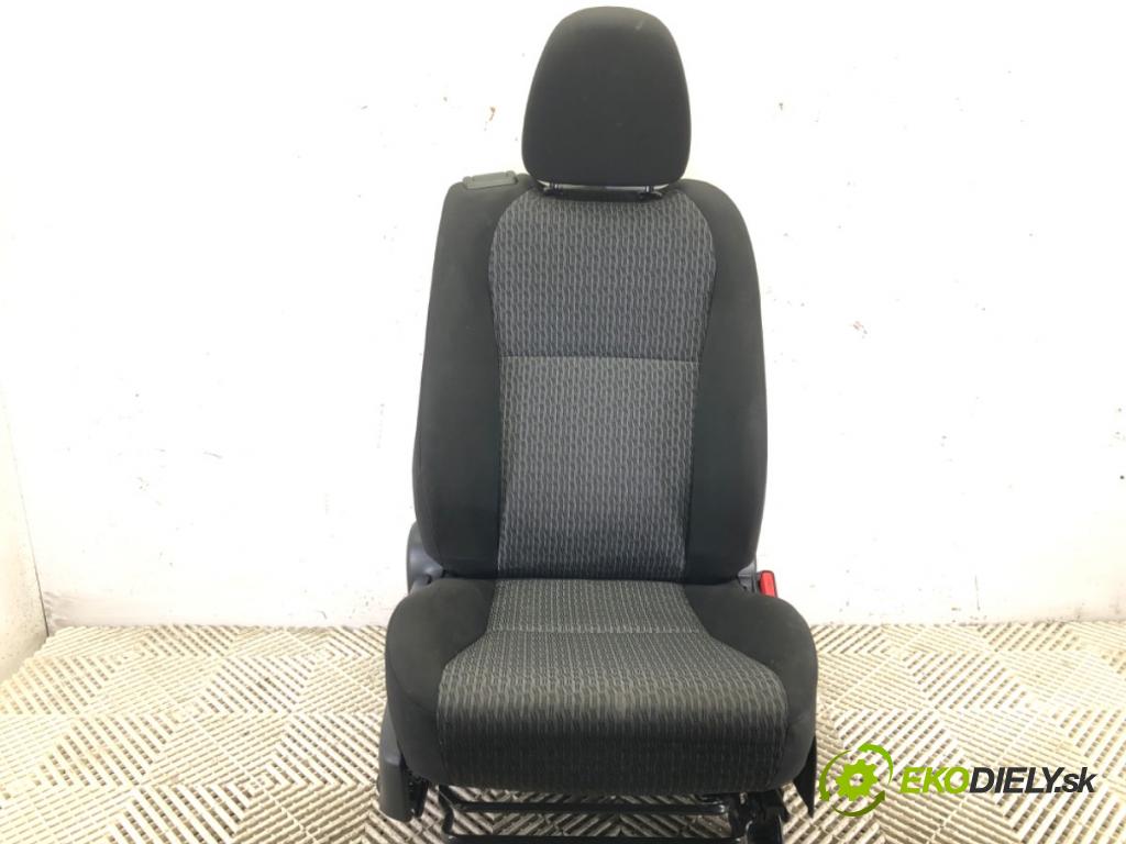 TOYOTA YARIS (_P13_) 2010 - 2022    1.0 (KSP130_) 51 kW [69 KM] benzyna 2010 - 2022  Sedadlo pravy predný 