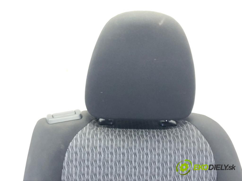 TOYOTA YARIS (_P13_) 2010 - 2022    1.0 (KSP130_) 51 kW [69 KM] benzyna 2010 - 2022  Sedadlo pravy predný