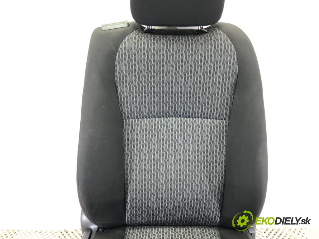 TOYOTA YARIS (_P13_) 2010 - 2022    1.0 (KSP130_) 51 kW [69 KM] benzyna 2010 - 2022  Sedadlo pravy predný