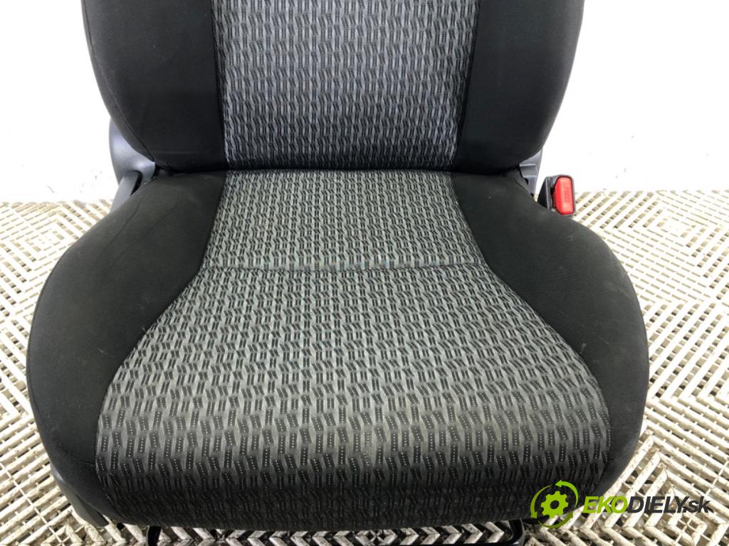 TOYOTA YARIS (_P13_) 2010 - 2022    1.0 (KSP130_) 51 kW [69 KM] benzyna 2010 - 2022  Sedadlo pravy predný