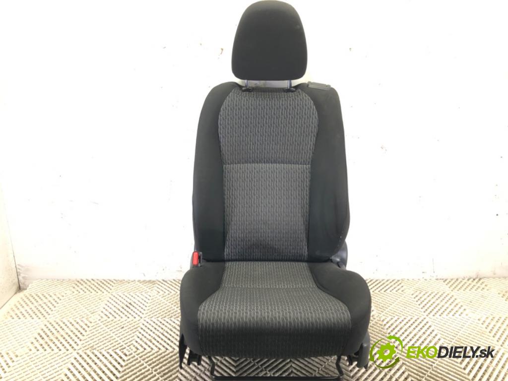 TOYOTA YARIS (_P13_) 2010 - 2022    1.0 (KSP130_) 51 kW [69 KM] benzyna 2010 - 2022  Sedadlo ľavy predný 