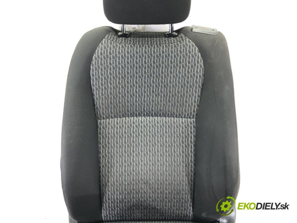 TOYOTA YARIS (_P13_) 2010 - 2022    1.0 (KSP130_) 51 kW [69 KM] benzyna 2010 - 2022  Sedadlo ľavy predný