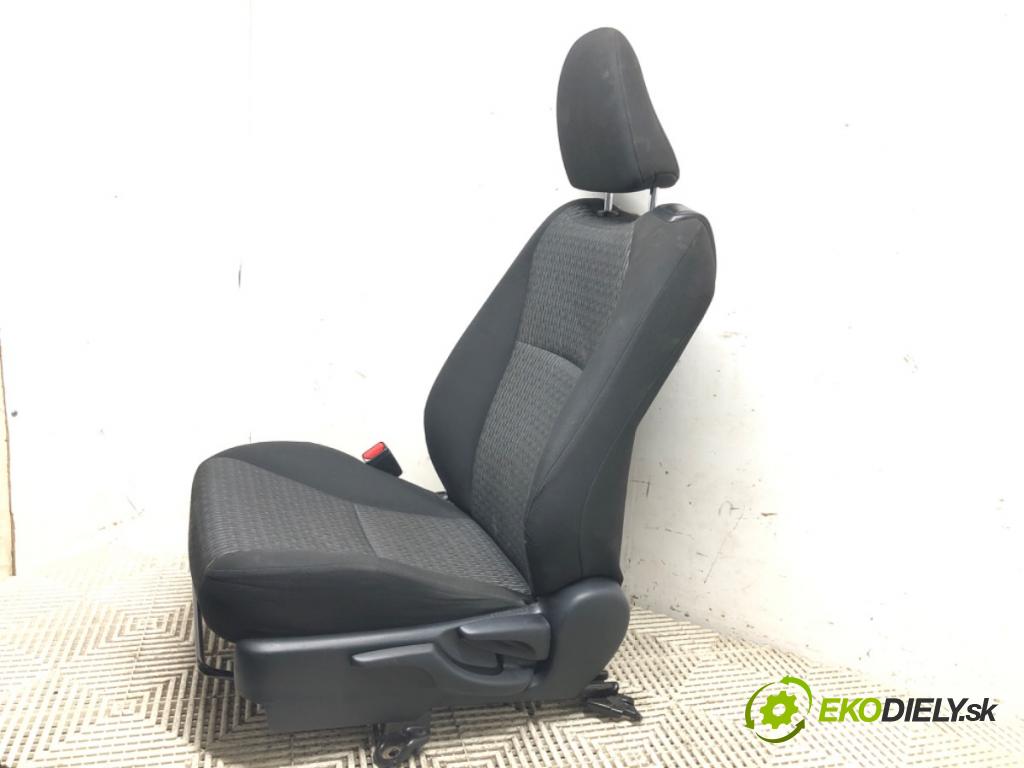 TOYOTA YARIS (_P13_) 2010 - 2022    1.0 (KSP130_) 51 kW [69 KM] benzyna 2010 - 2022  Sedadlo ľavy predný