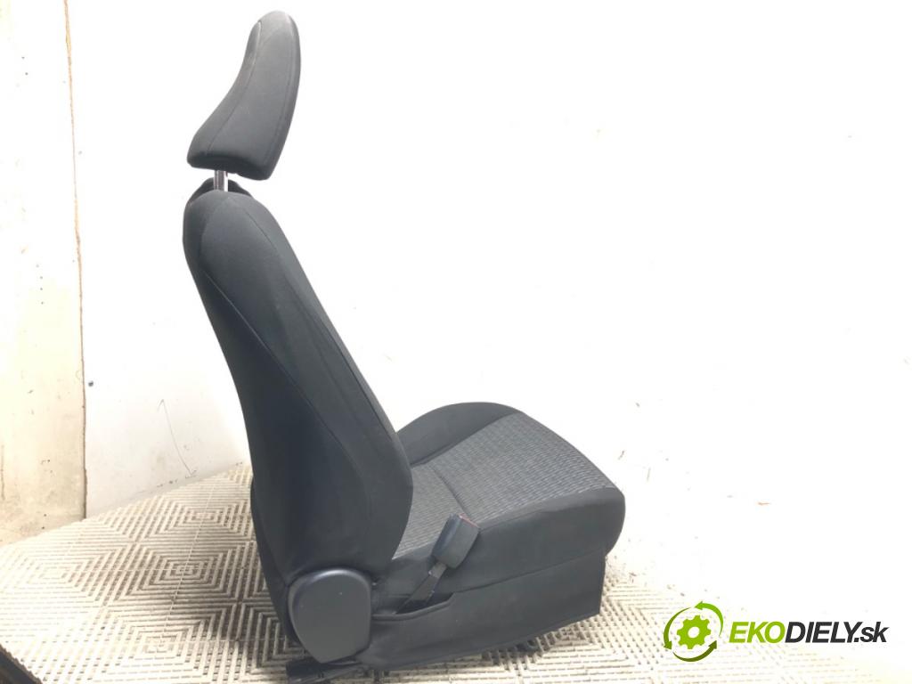 TOYOTA YARIS (_P13_) 2010 - 2022    1.0 (KSP130_) 51 kW [69 KM] benzyna 2010 - 2022  Sedadlo ľavy predný
