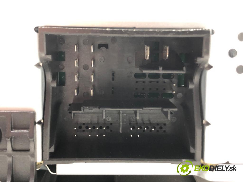 SKODA RAPID (NH3, NK3, NK6) 2012 - 2022    1.2 TSI 66 kW [90 KM] benzyna 2015 - 2019  RADIO 5JA035872A (Audio zariadenia)