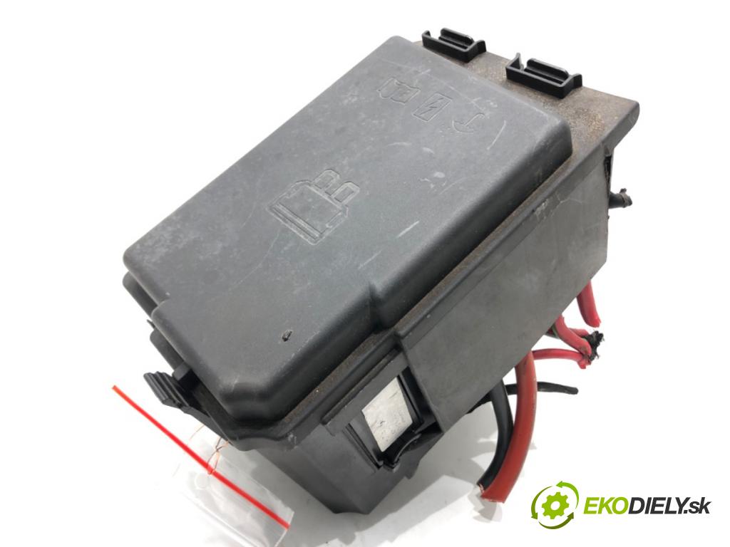 SKODA RAPID (NH3, NK3, NK6) 2012 - 2022    1.2 TSI 66 kW [90 KM] benzyna 2015 - 2019  skříňka poistková 6C0907361F (Pojistkové skříňky)