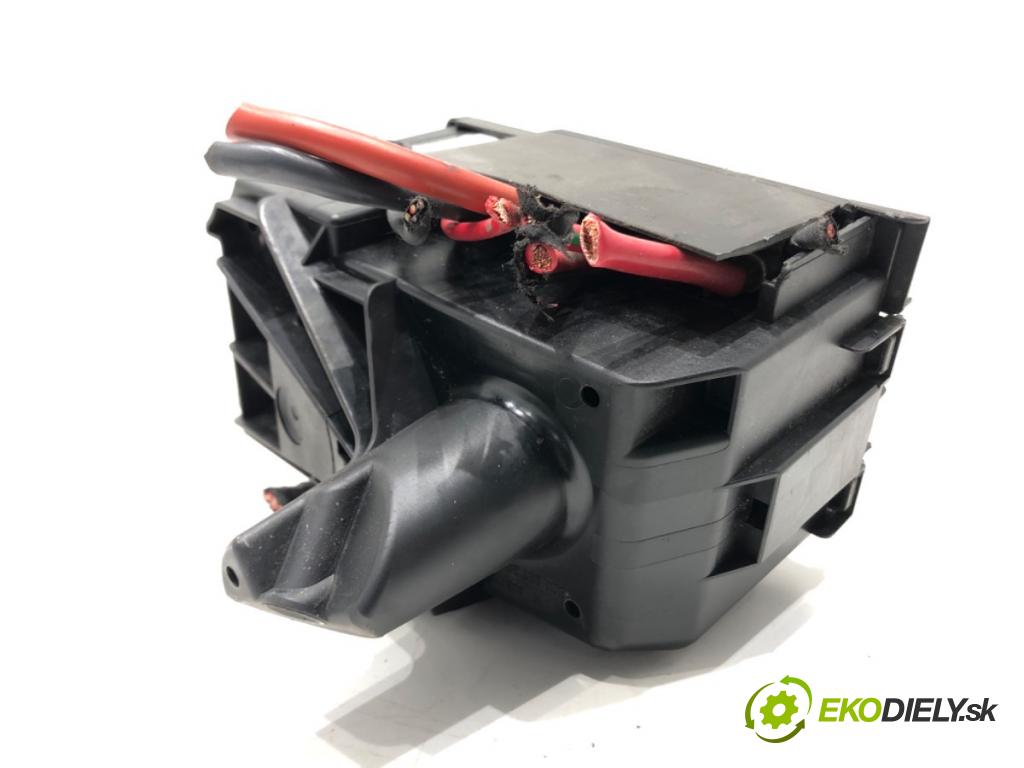 SKODA RAPID (NH3, NK3, NK6) 2012 - 2022    1.2 TSI 66 kW [90 KM] benzyna 2015 - 2019  skříňka poistková 6C0907361F (Pojistkové skříňky)