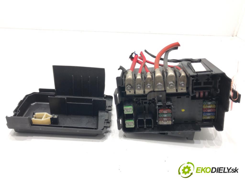 SKODA RAPID (NH3, NK3, NK6) 2012 - 2022    1.2 TSI 66 kW [90 KM] benzyna 2015 - 2019  skříňka poistková 6C0907361F (Pojistkové skříňky)