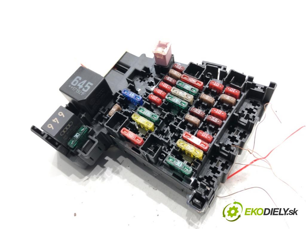SKODA OCTAVIA III Combi (5E5, 5E6) 2012 - 2022    1.4 TSI 110 kW [150 KM] benzyna 2014 - 2020  skříňka poistková 5Q0937615C (Pojistkové skříňky)